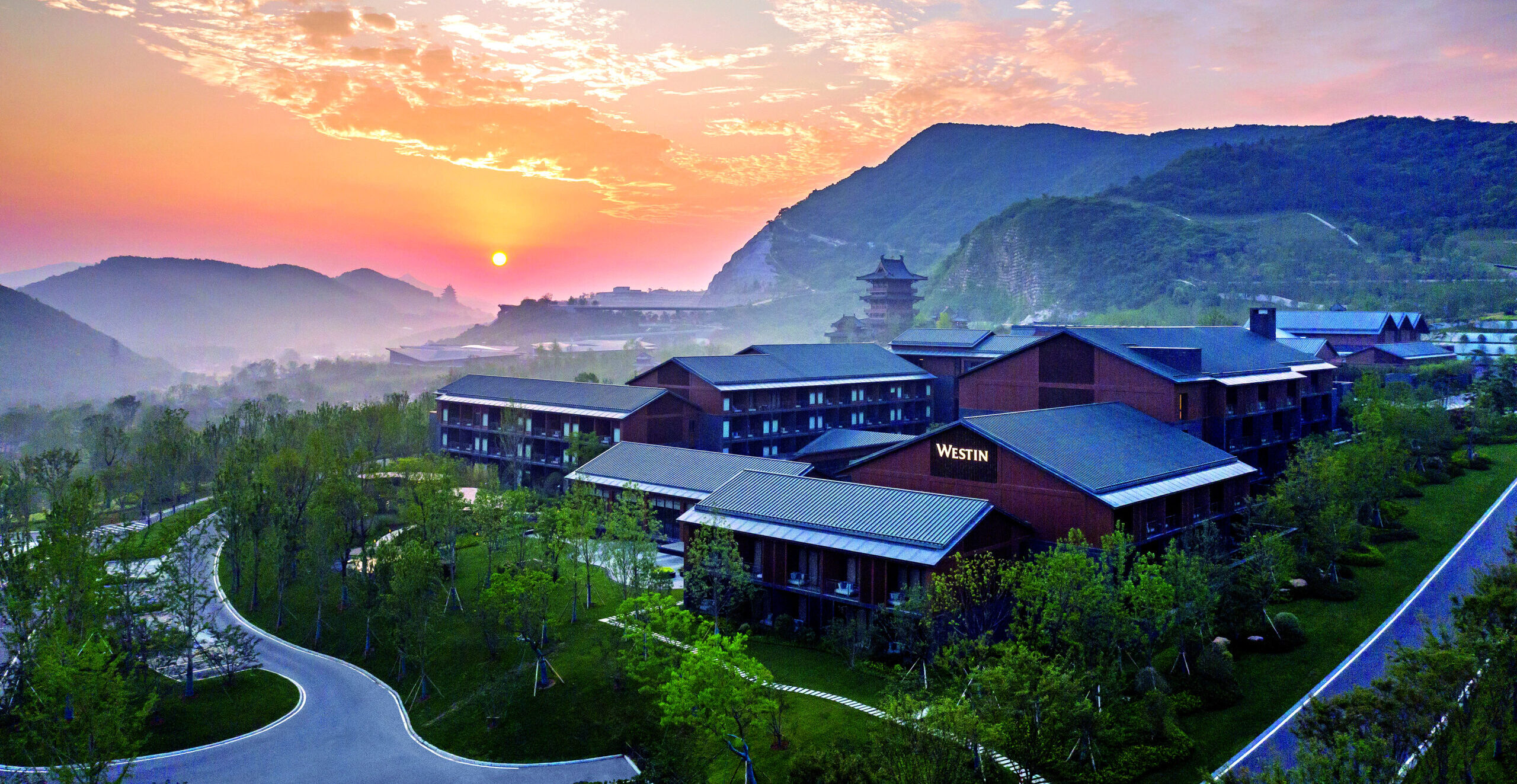 The Westin Nanjing Resort & Spa на закате, Нанкин